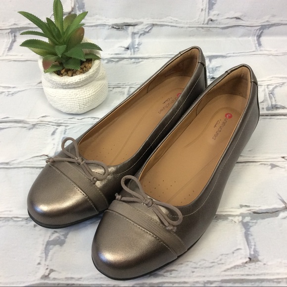 Unstructured by Clarks Metallic Flats, Size 7.5 - Picture 2 of 8